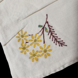 VTG 1970s PAINTED DAISY FLOWER NAPKIN SET 3 HANKIE BRIDAL LINEN COLORFUL